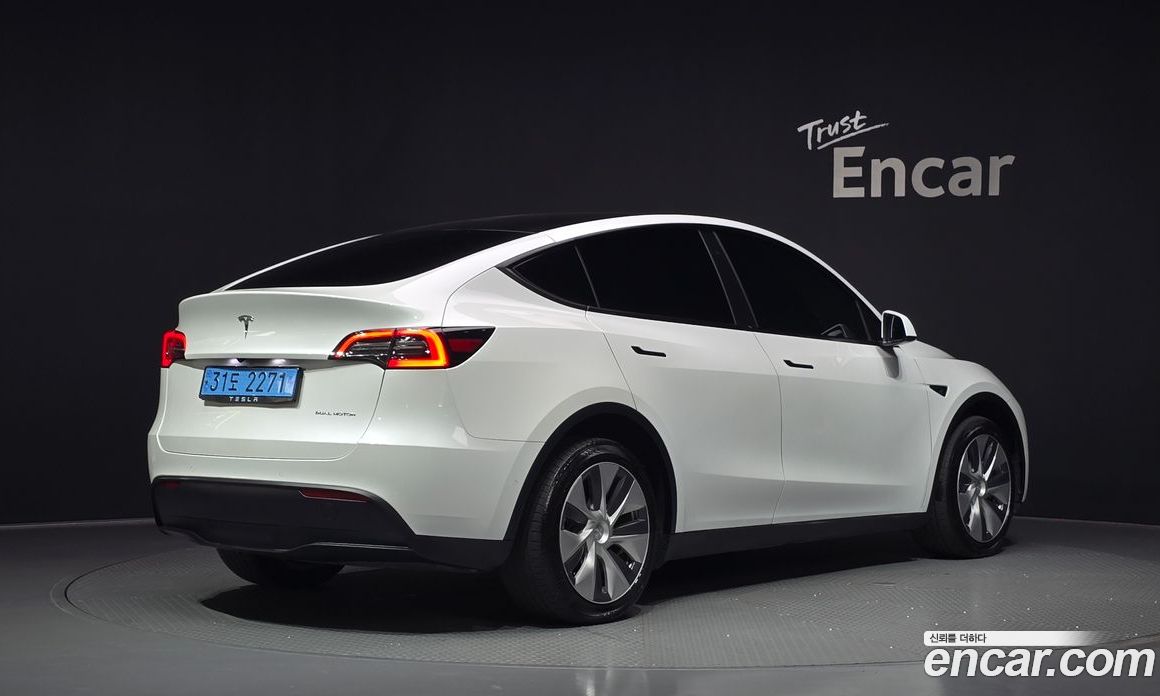 Tesla Model Y фото 2