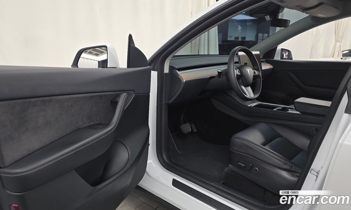 Tesla Model Y фото 10