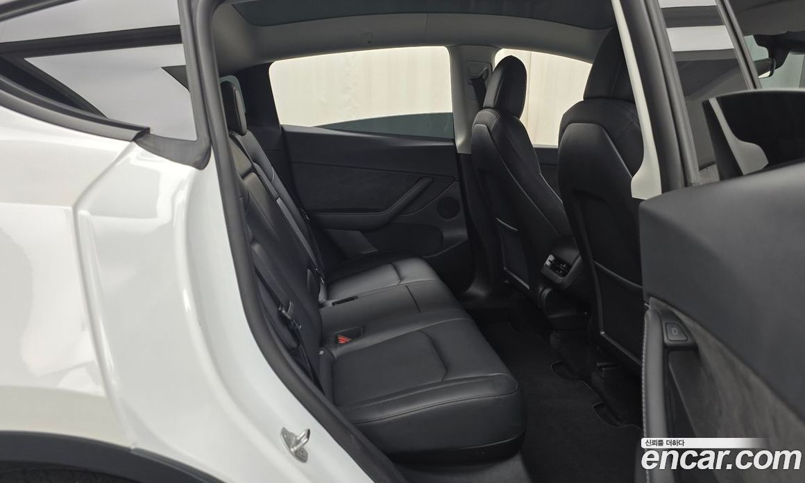 Tesla Model Y фото 11