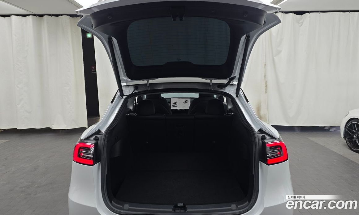 Tesla Model Y фото 19