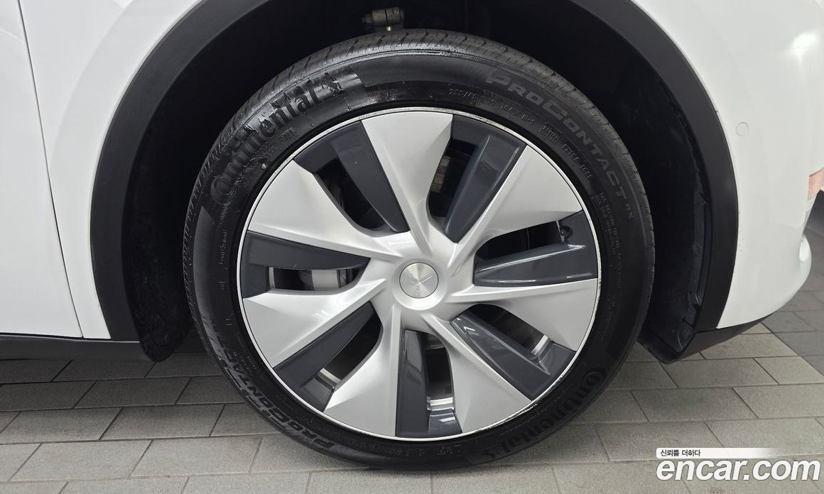 Tesla Model Y фото 21