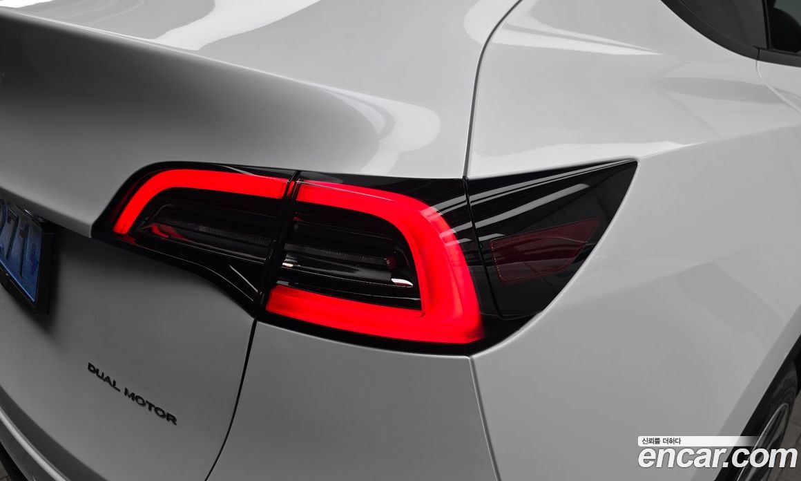 Tesla Model Y фото 23