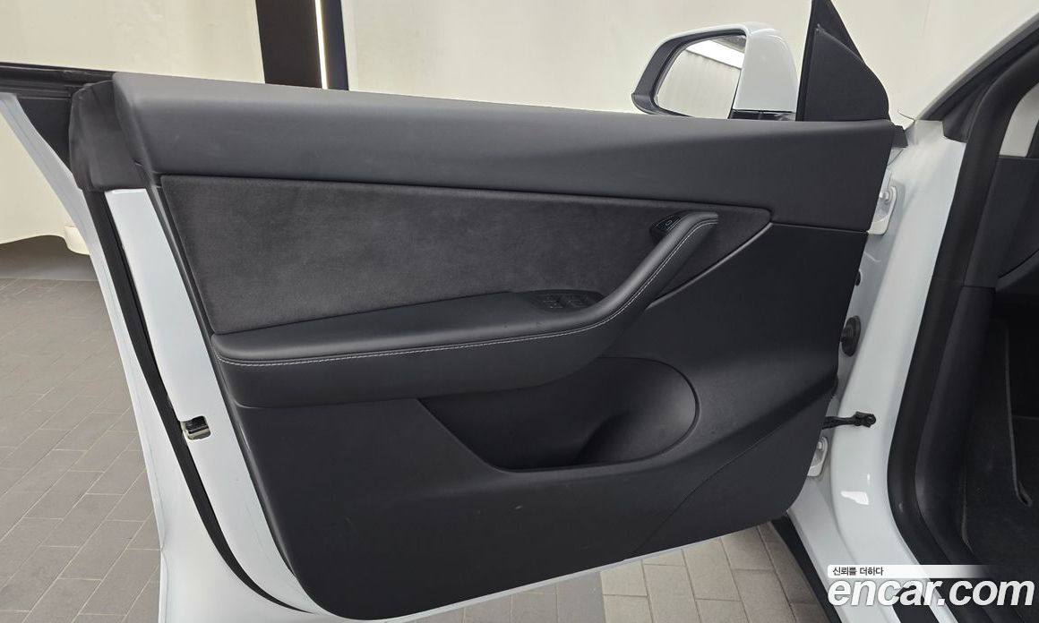 Tesla Model Y фото 24
