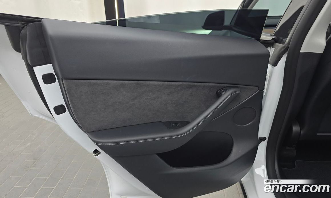 Tesla Model Y фото 25