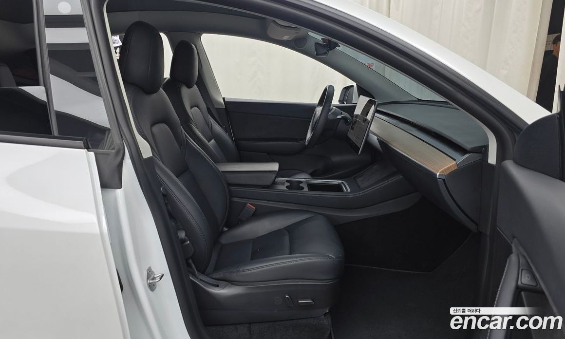 Tesla Model Y фото 26