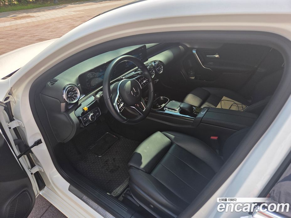 Mercedes-Benz A-Class W177 фото 10