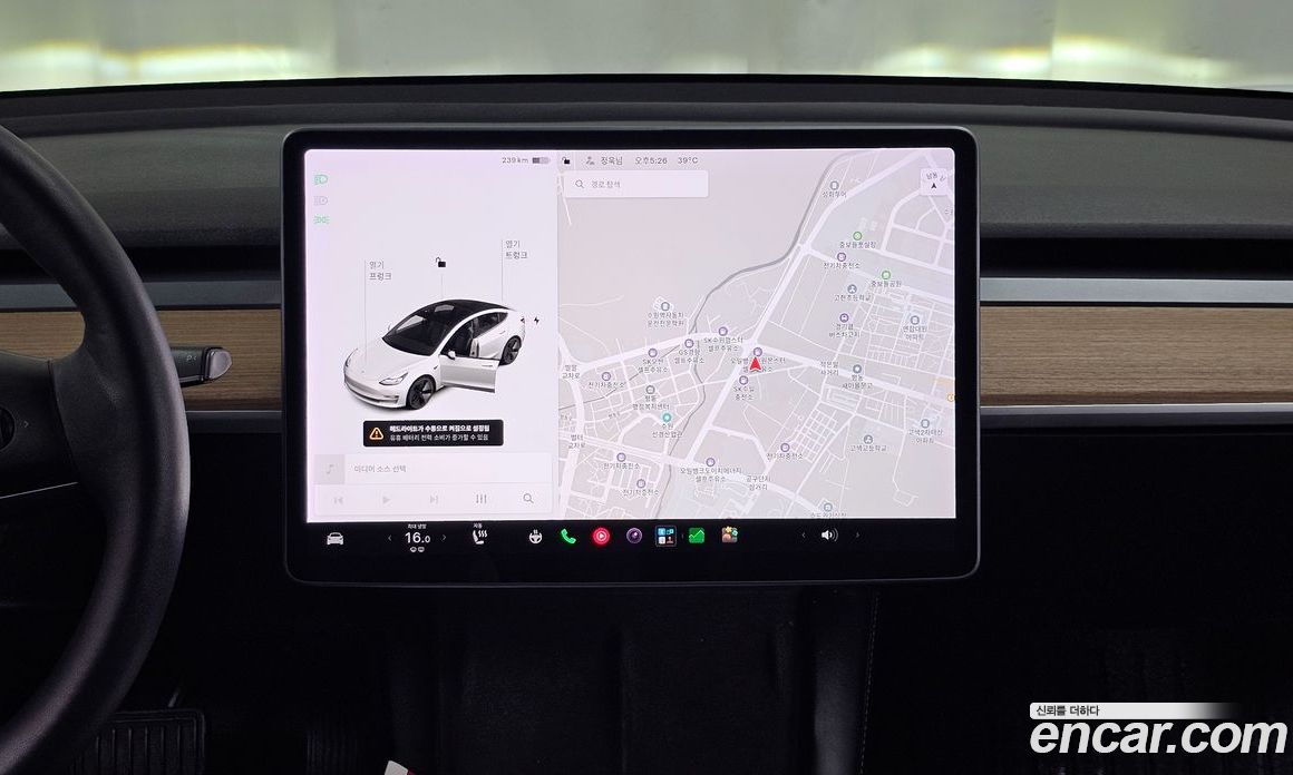 Tesla Model 3 фото 10