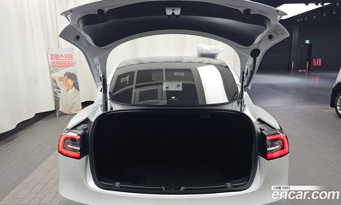 Tesla Model 3 фото 16