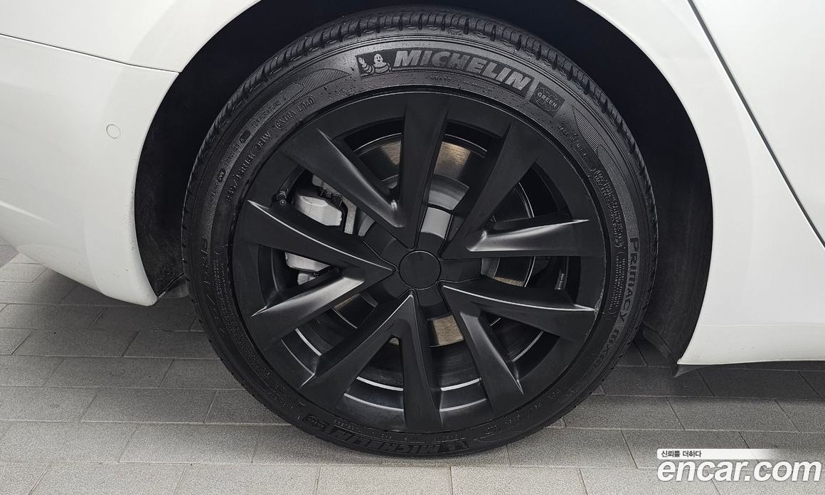 Tesla Model 3 фото 17