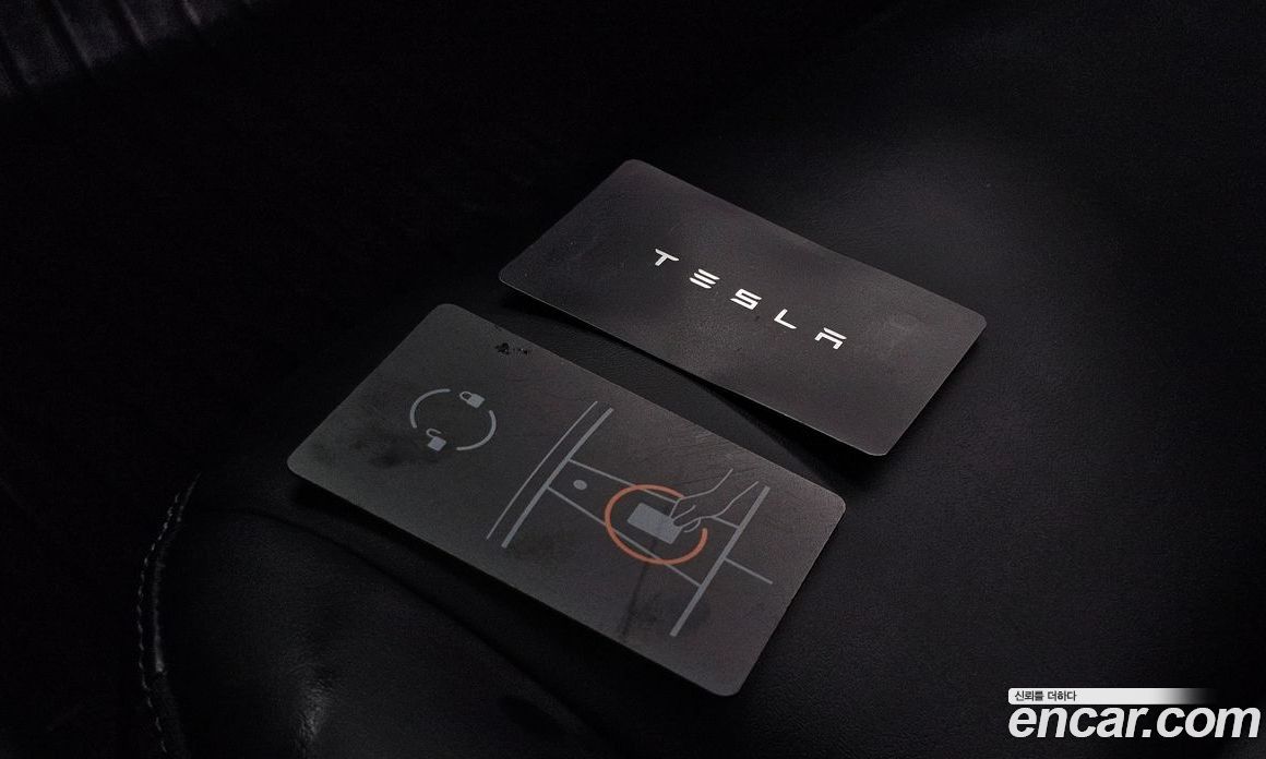 Tesla Model 3 фото 24