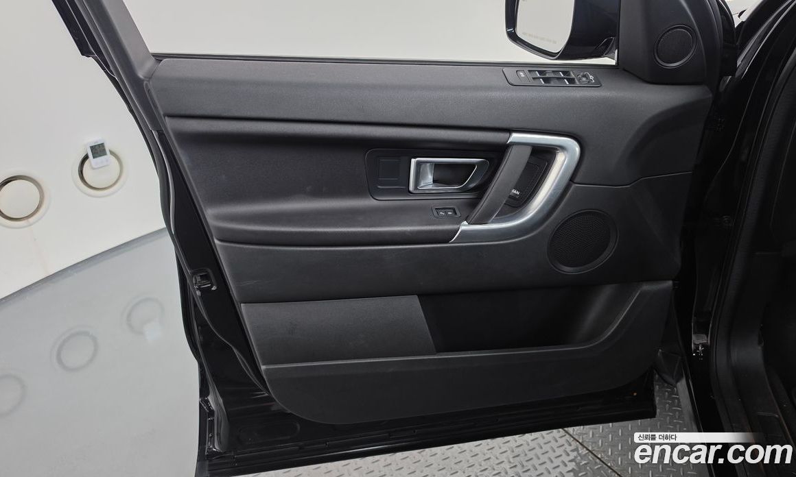 Land Rover Discovery Sport 1st Gen фото 24