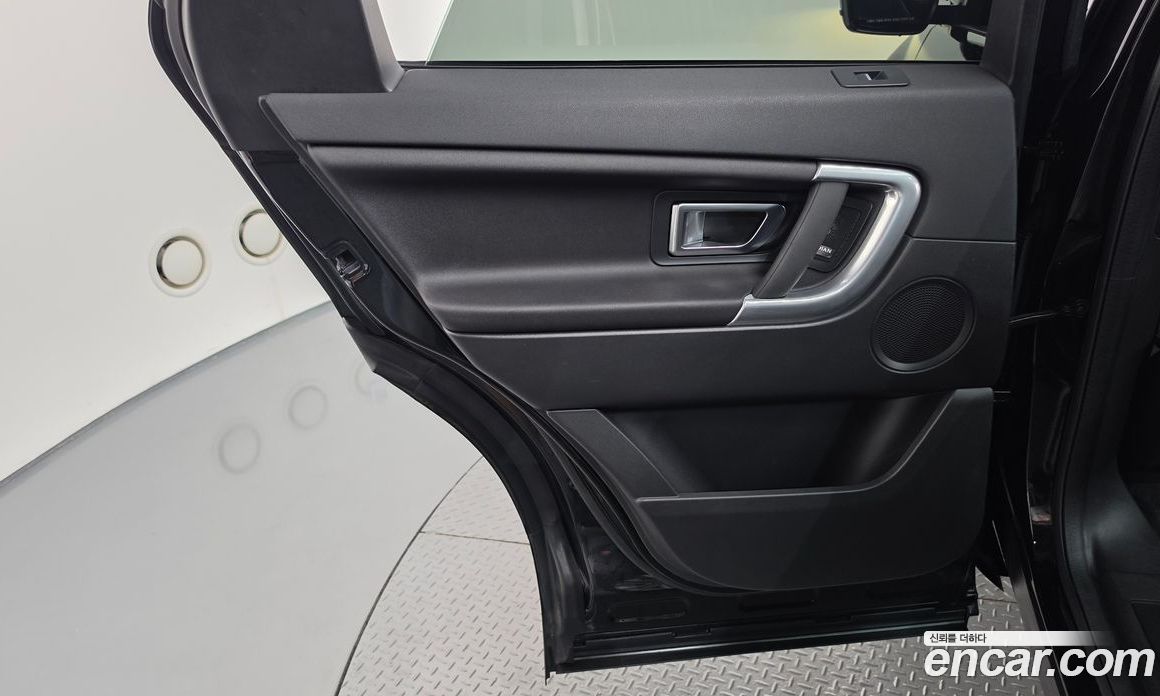 Land Rover Discovery Sport 1st Gen фото 25