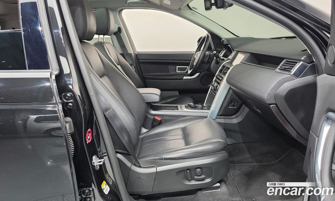 Land Rover Discovery Sport 1st Gen фото 26