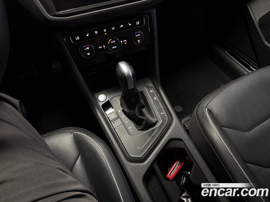 Volkswagen Tiguan 2nd Gen фото 14