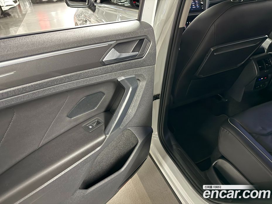 Volkswagen Tiguan 2nd Gen фото 18