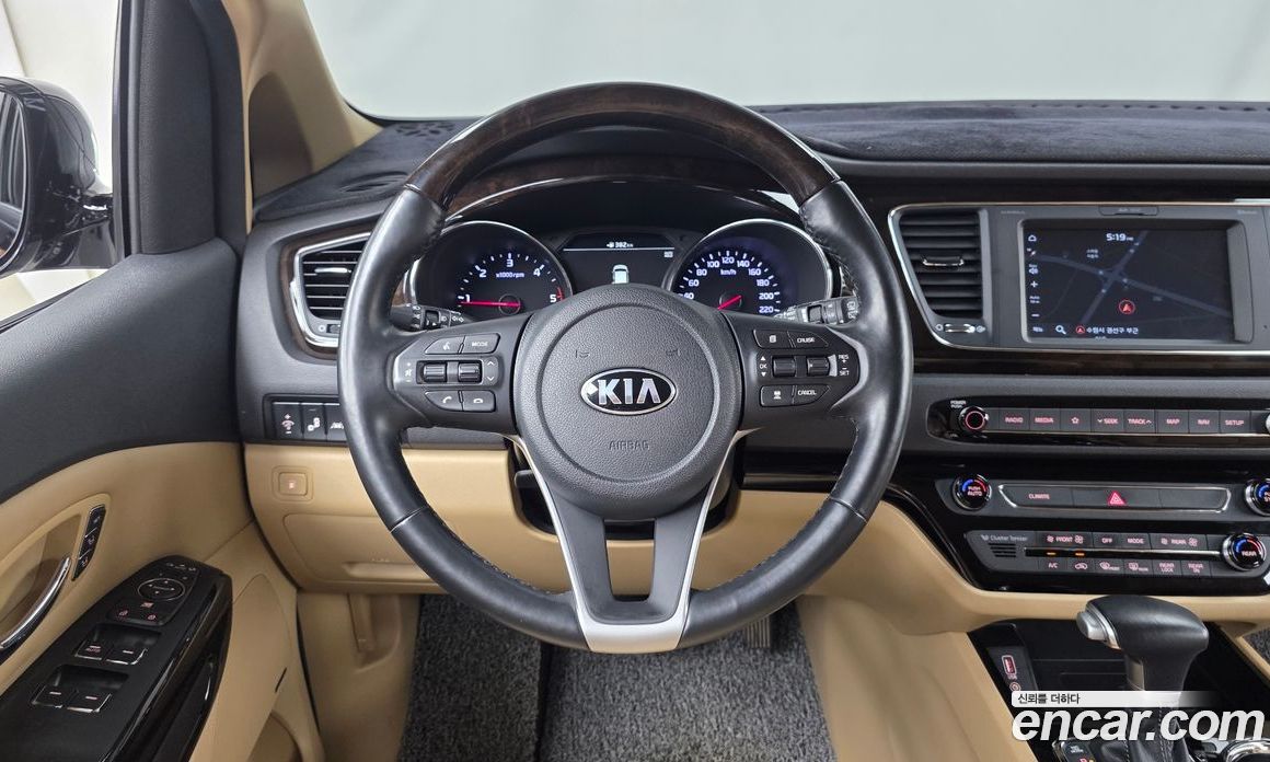 Kia Carnival 3rd Gen Restyling фото 13