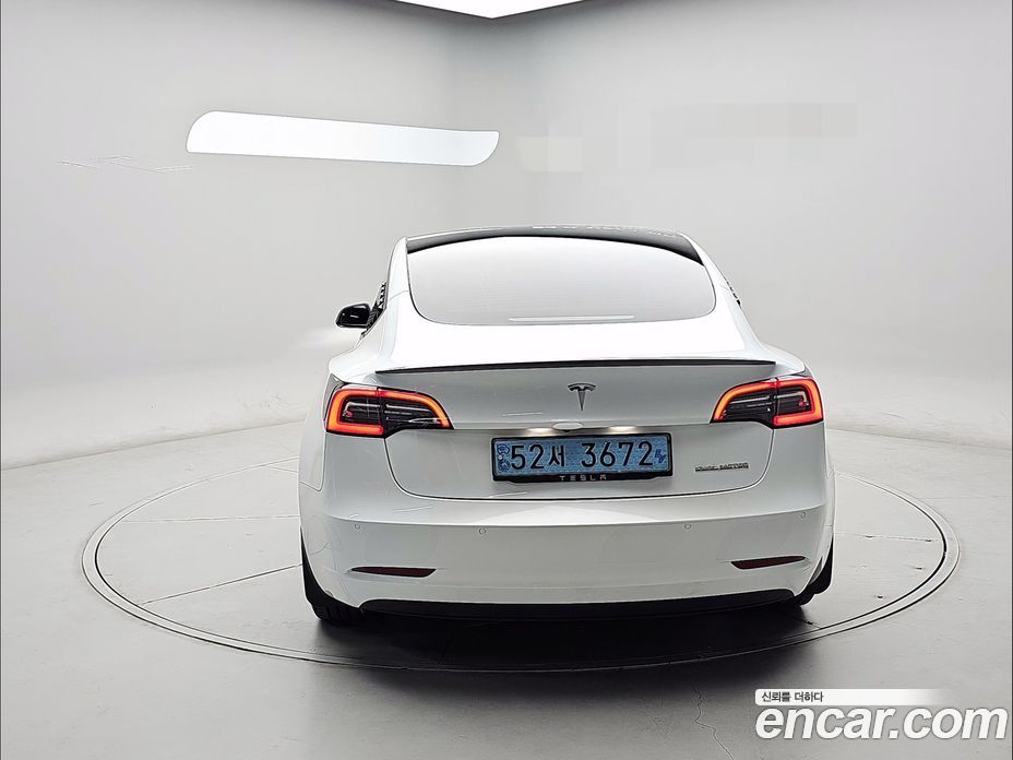 Tesla Model 3 фото 3