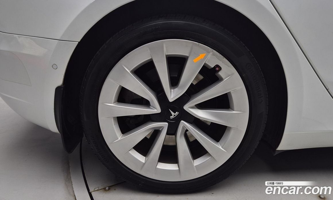Tesla Model 3 фото 12