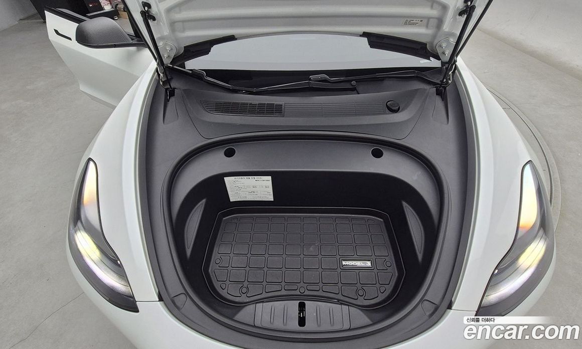 Tesla Model 3 фото 14