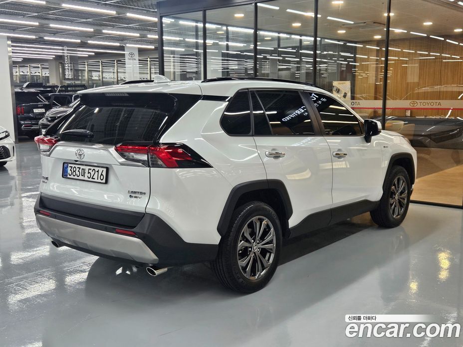 Toyota RAV4 5th Gen фото 2
