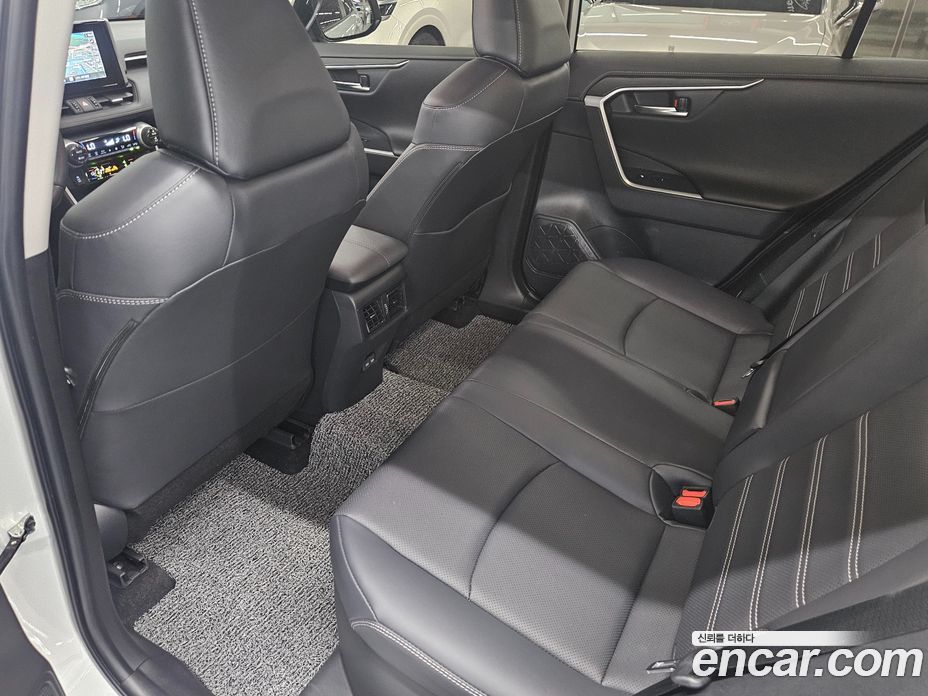 Toyota RAV4 5th Gen фото 14