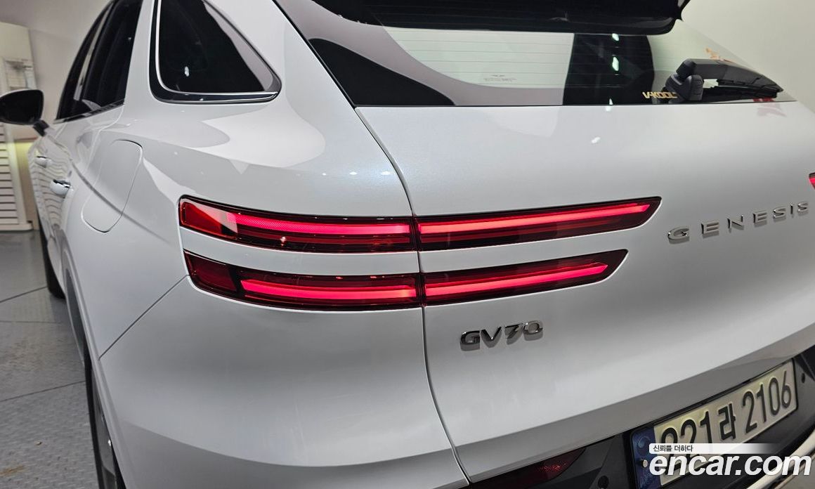 Genesis GV70 фото 23