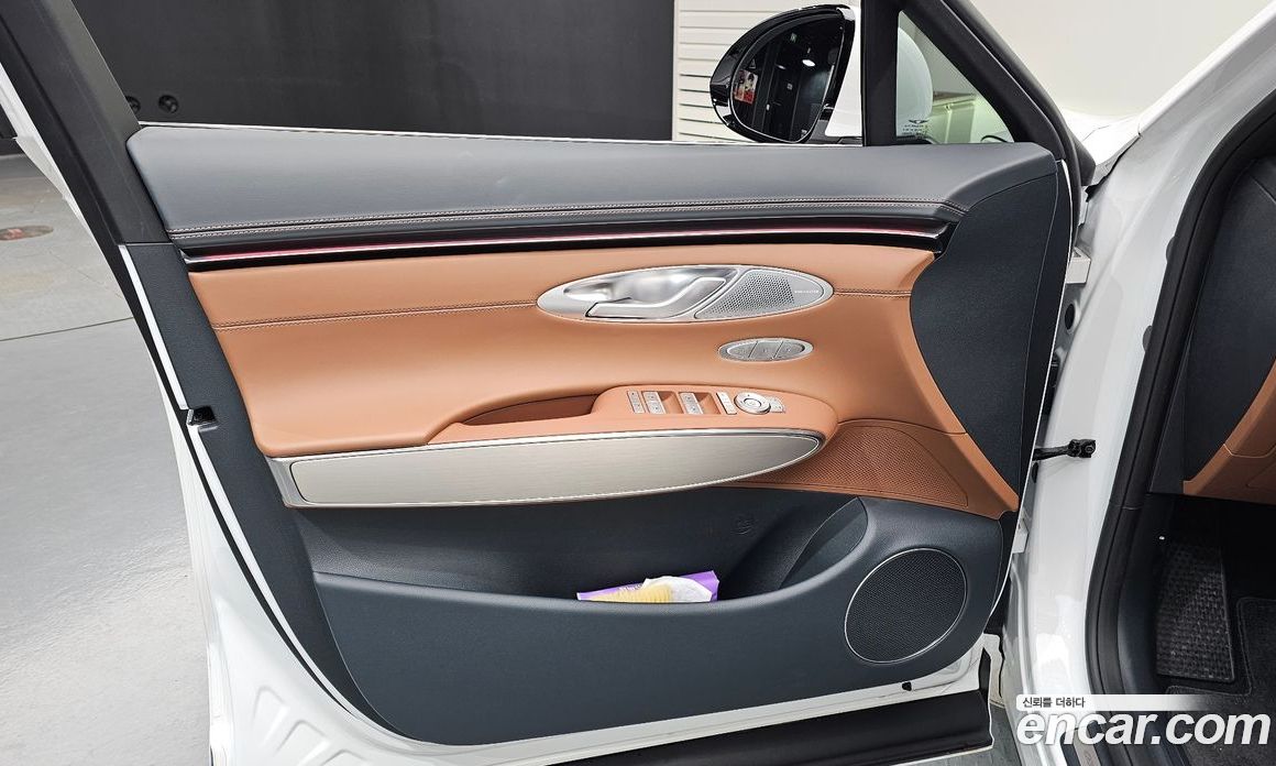 Genesis GV70 фото 24