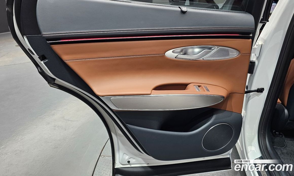 Genesis GV70 фото 25