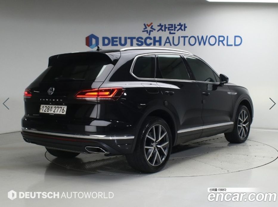 Volkswagen Touareg 3rd Gen фото 2
