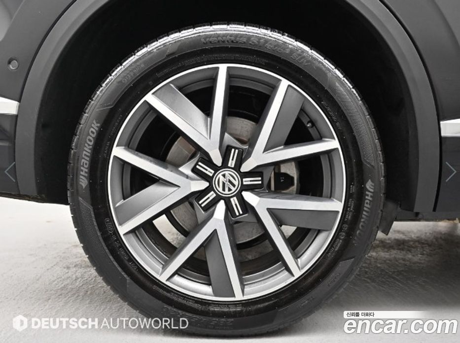 Volkswagen Touareg 3rd Gen фото 5