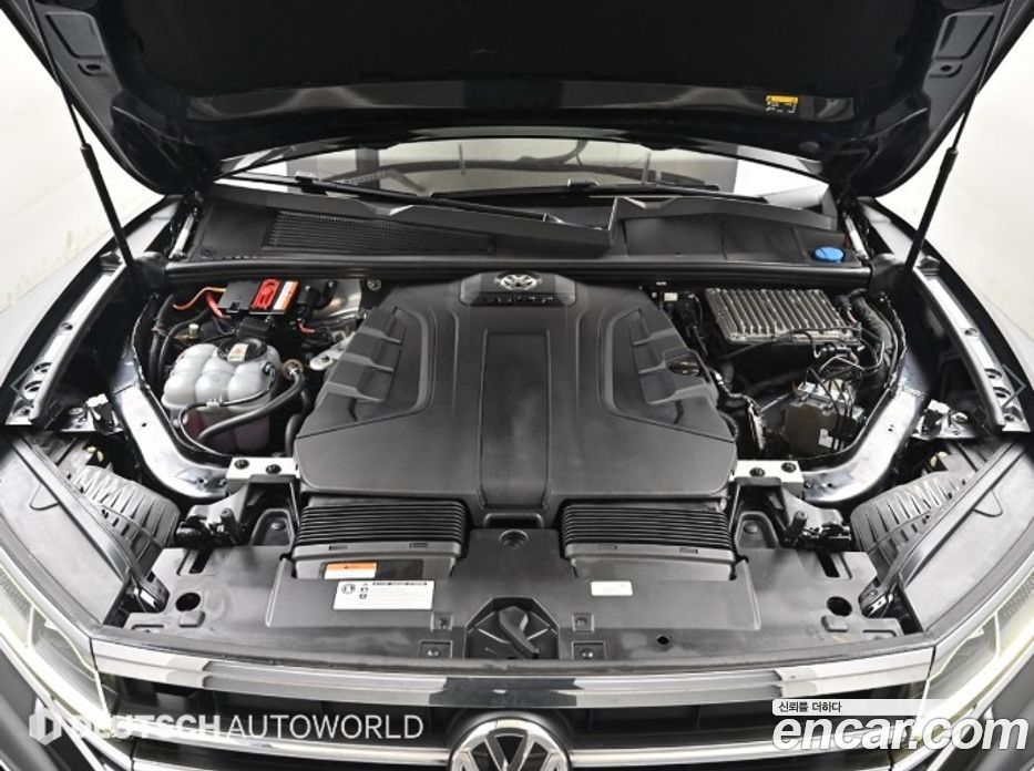 Volkswagen Touareg 3rd Gen фото 6