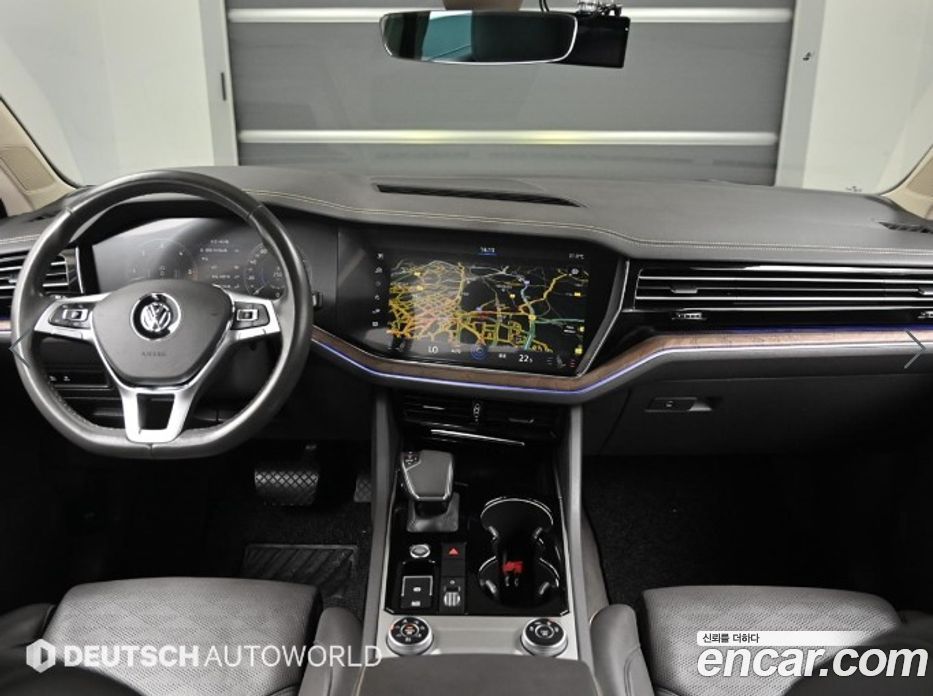Volkswagen Touareg 3rd Gen фото 7