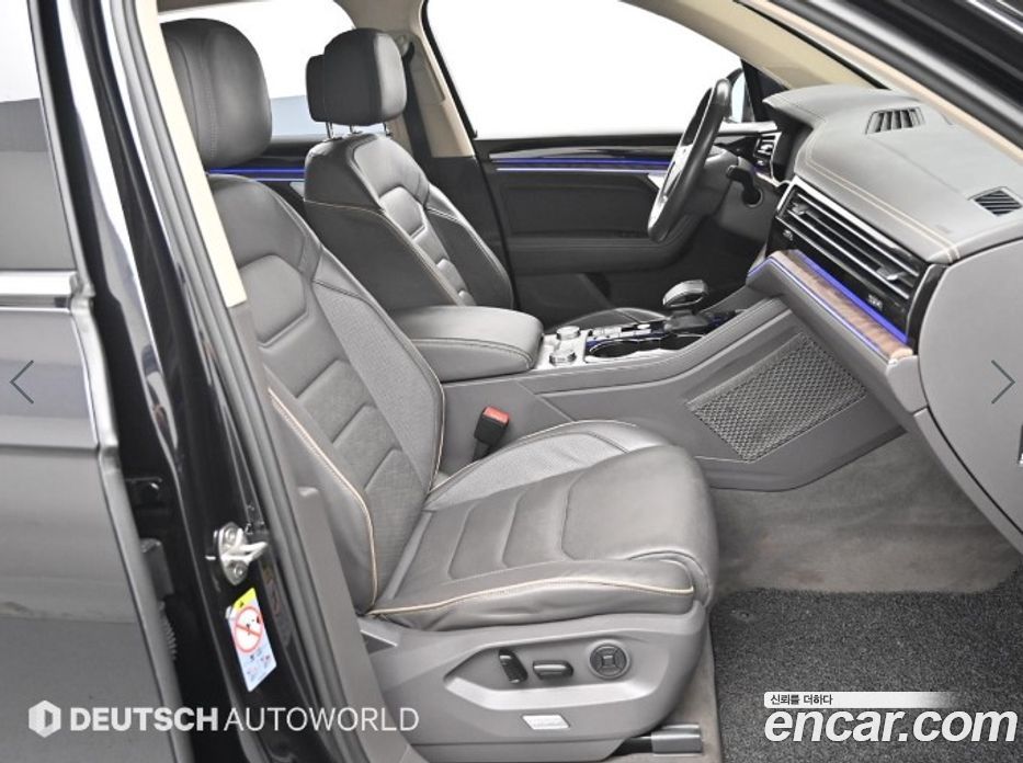 Volkswagen Touareg 3rd Gen фото 10