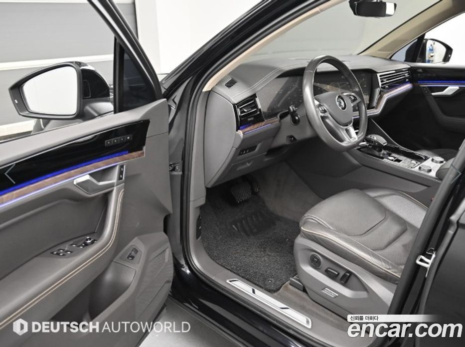 Volkswagen Touareg 3rd Gen фото 11