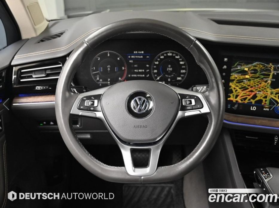 Volkswagen Touareg 3rd Gen фото 13