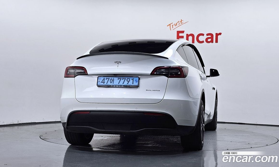 Tesla Model Y фото 4