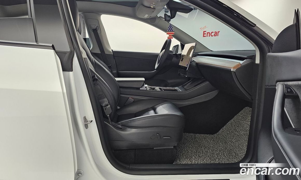 Tesla Model Y фото 11