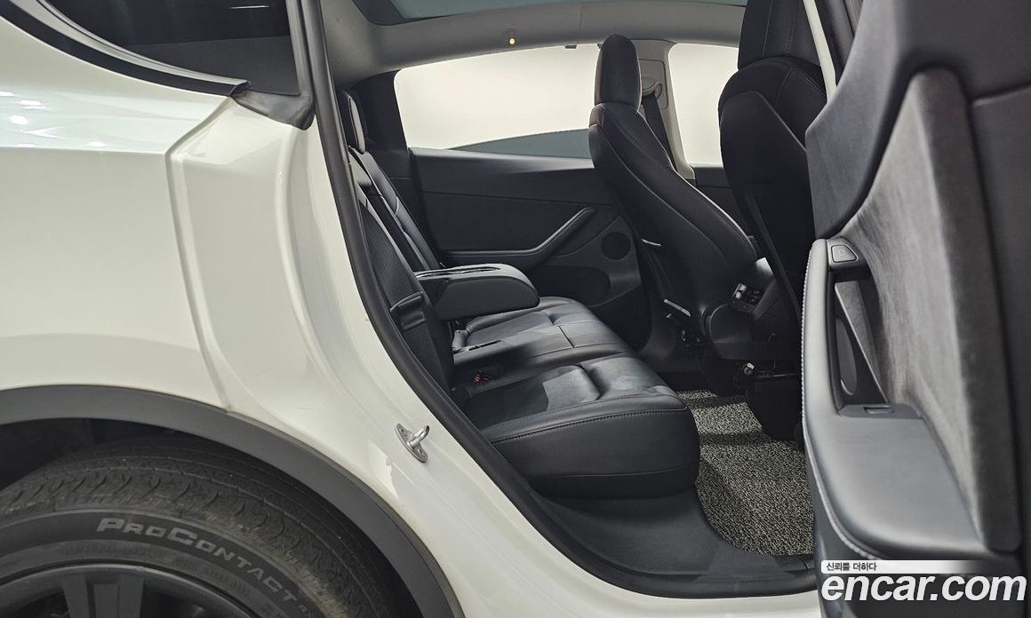 Tesla Model Y фото 12