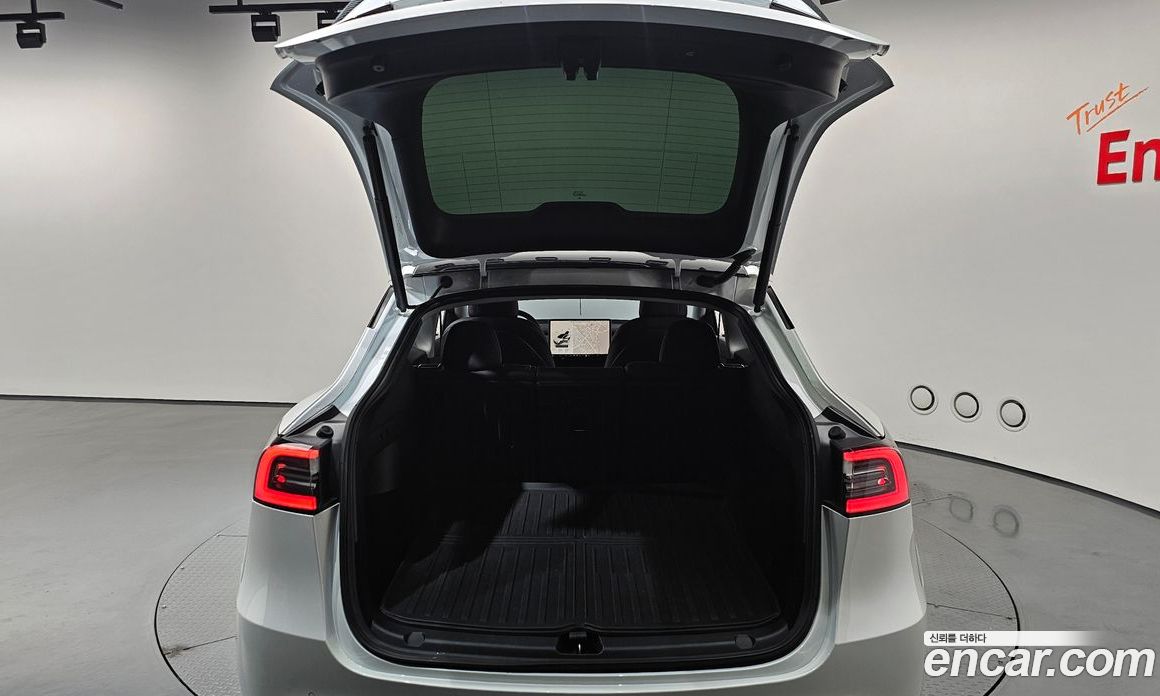 Tesla Model Y фото 20