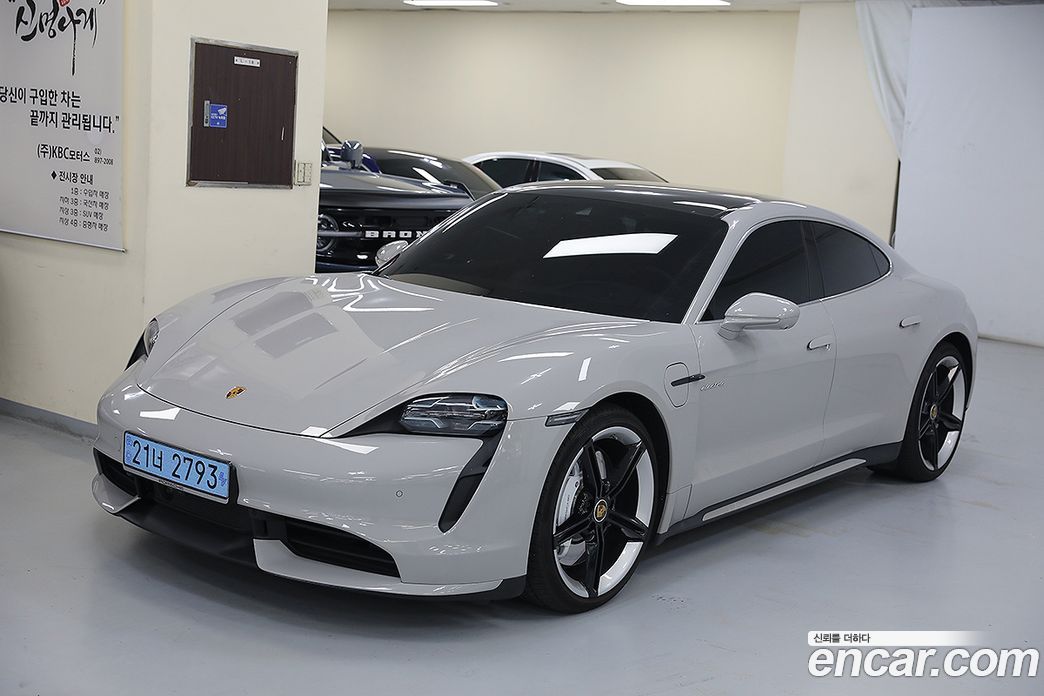 Porsche Taycan фото 3