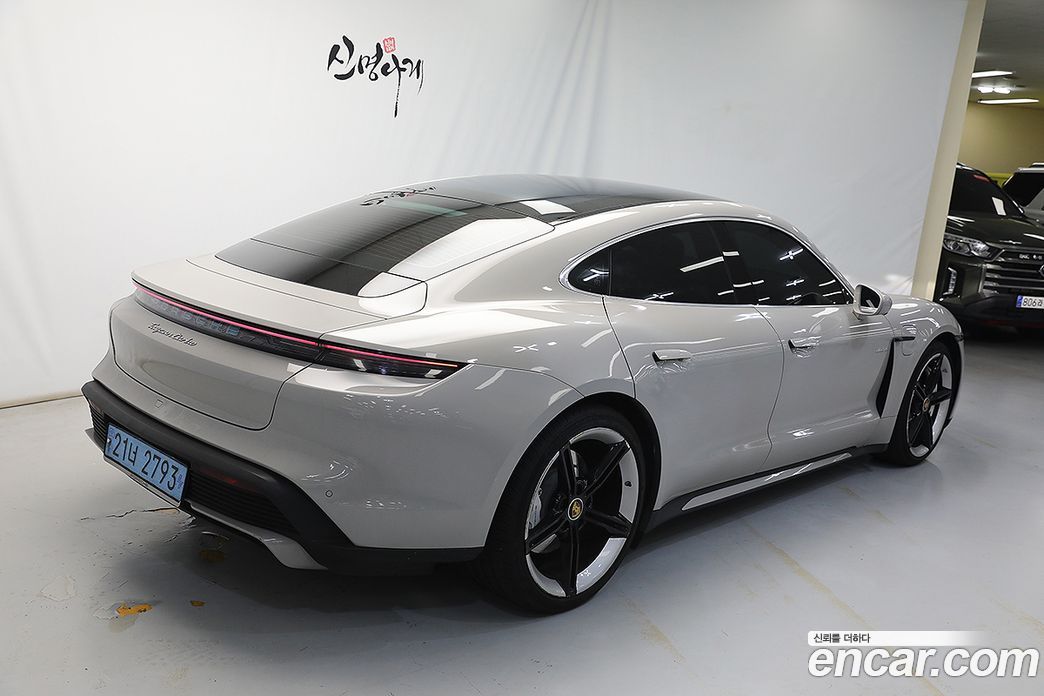 Porsche Taycan фото 4