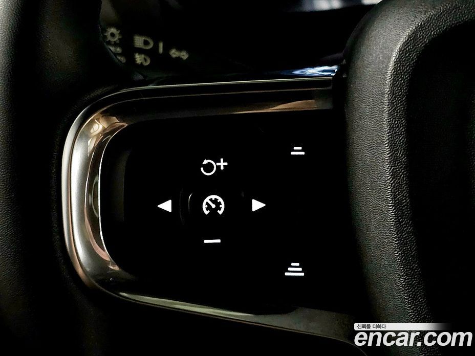 Volvo XC40 фото 16