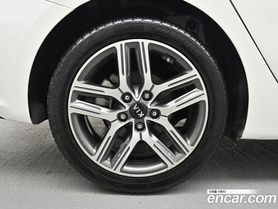 Kia K3 2nd Gen фото 4