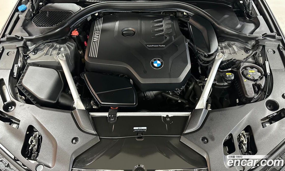 BMW 5-Series (G30) фото 6
