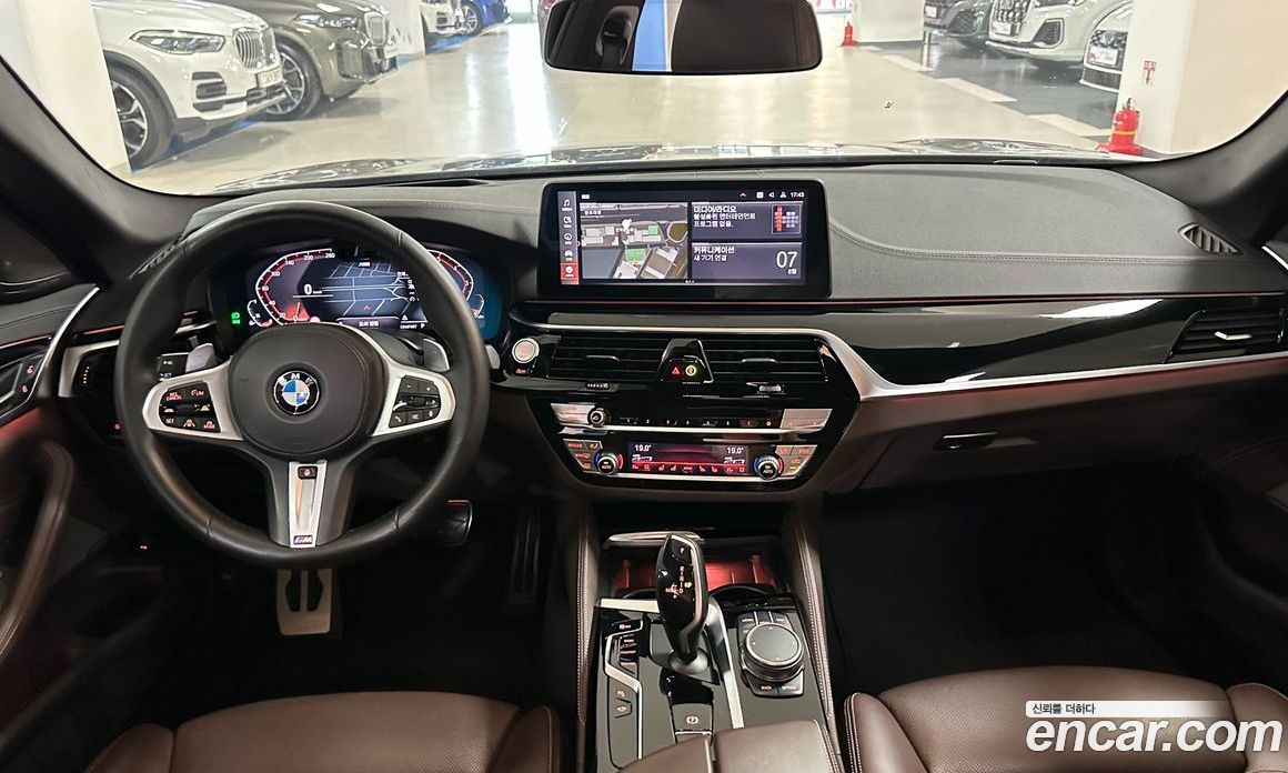 BMW 5-Series (G30) фото 7