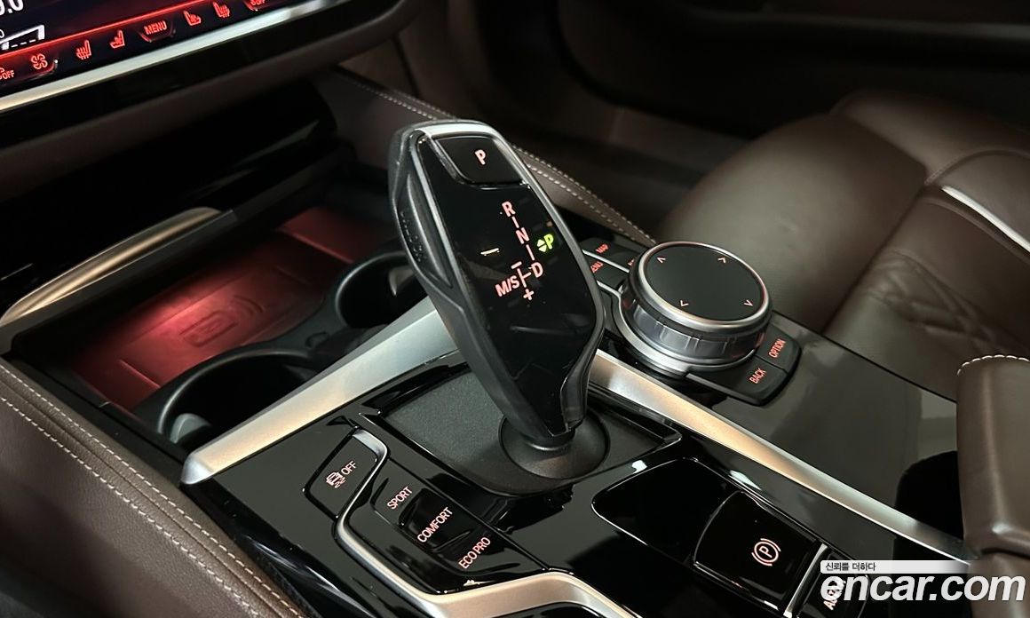 BMW 5-Series (G30) фото 9
