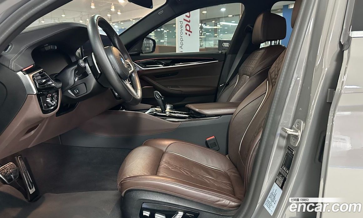 BMW 5-Series (G30) фото 10