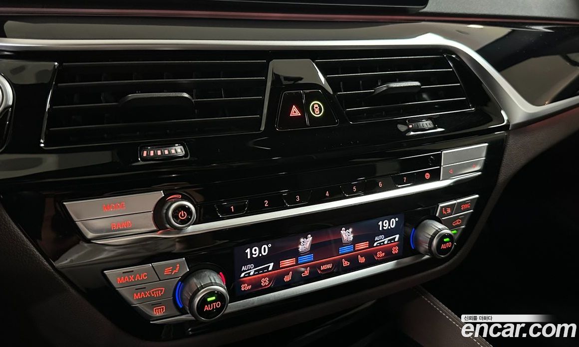 BMW 5-Series (G30) фото 15