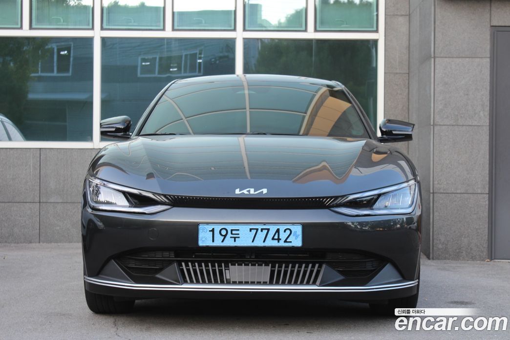 Kia EV6 фото 2