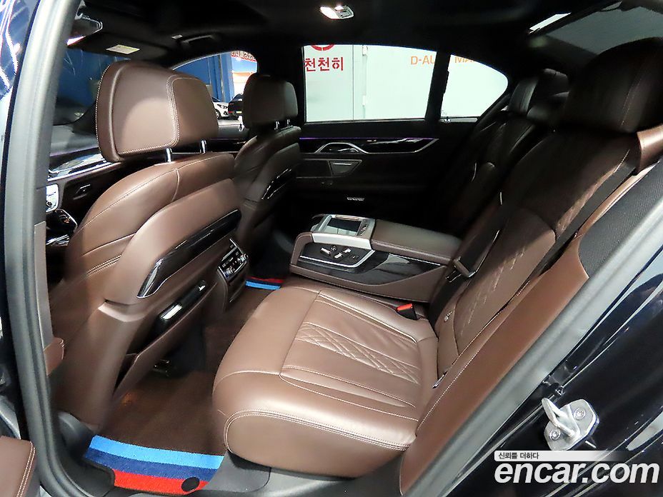 BMW 7-Series (G11) фото 12